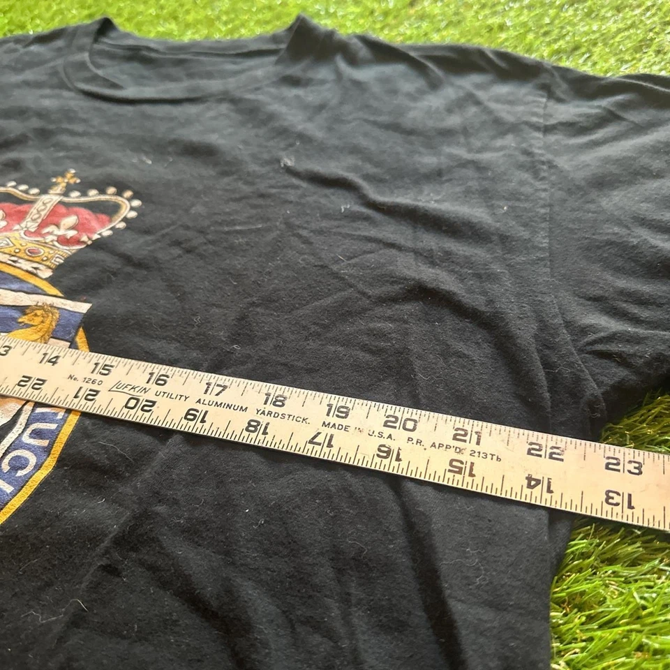 Camiseta Escudo de Armas Tucker Foto 4 de 4