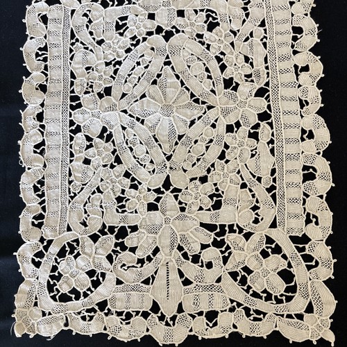 Schönes Vintage Beige Pointe de Venise Spitze Tischset 10,5 x 15" Sehr guter Zustand - Bild 2 von 9
