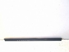 Mercedes-Benz GLA W156 X156 2016 Rechts Gummidichtung Tür vorne A1567250565 Mercedes-Benz GLA W156 X156 2016 Rechts Gummidichtung Tür vorne A1567250565