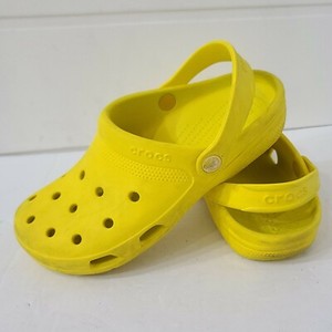 yellow crocs size 6