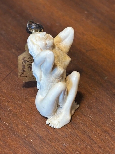 VINTAGE NETSUKE SHUNGA STAG HORN UNCLOTHED WOMAN CARVING HANDMADE ANTIQUE YANG
