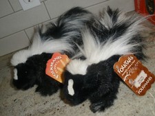LOT OF 2 FOLKMANIS SKUNK PUPPETS PLUSH WITH TAGS P26