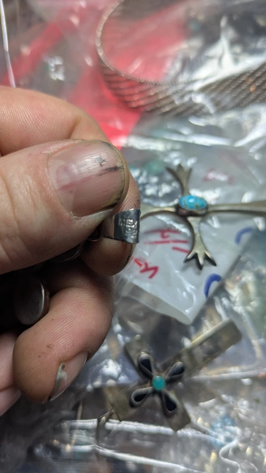 Cruz de Coral Rojo y Plata de Ley. Foto 2 de 2