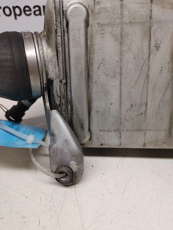 2011-18 宝马 550i,550i GT,650i,750i,X5,X6 4.4L 乘客右手侧中间冷却器 原始设备制造商 — 第 4/4 张图片