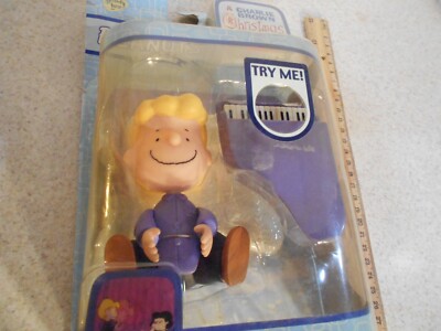Peanuts Schroeder w/ Piano musical Charlie Brown Christmas Figure