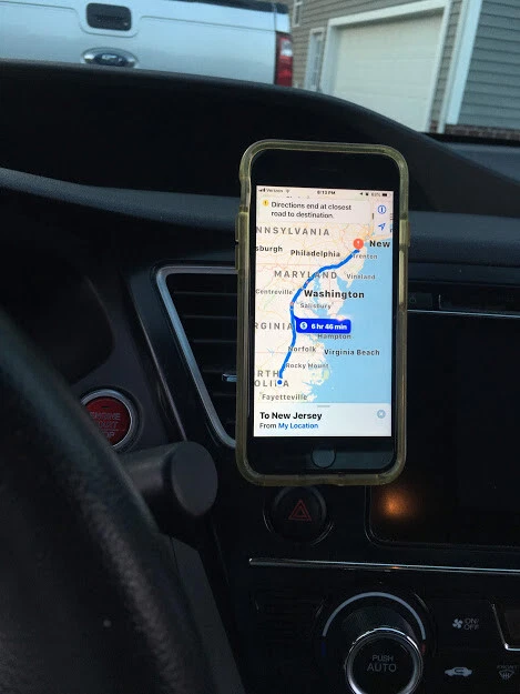 APPS2Car Universal AC Vent Magnetic Car Phone Mount - Image 3 of 3