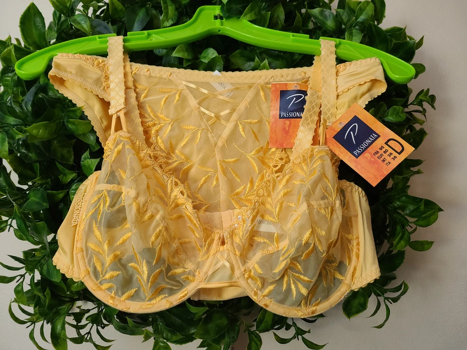 Conjunto de sujetador y braguita con aros bordados de encaje amarillo Passionata France 36D/M Foto 3 de 4