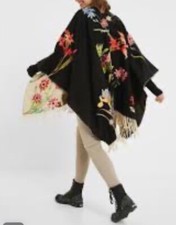 Desigual Reversible Poncho Floral Knit Shawl Black Cream Print (One Size)