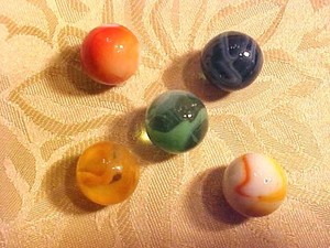 Unique Collectible Vintage Set of 5 Glass Machine Made Marbles Very Old #H401