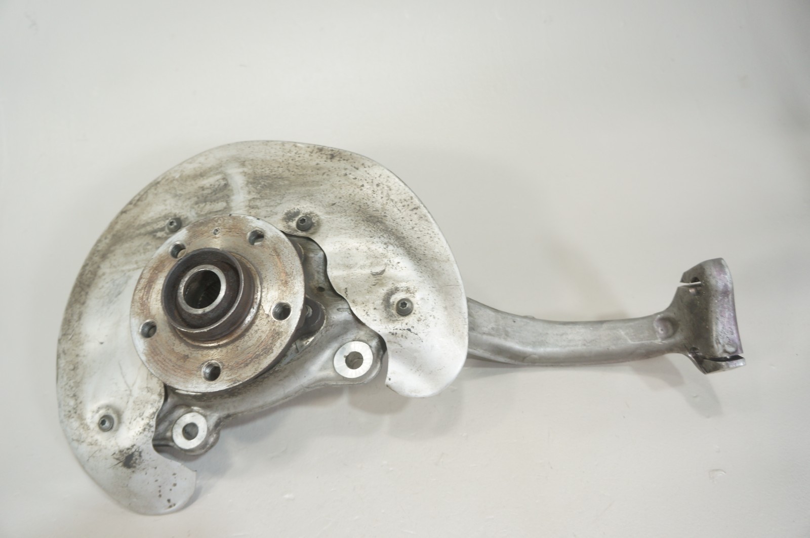 audi a4 a5 a6 q5 s5 s6 s7 front left driver knuckle spindle hub bearing oem