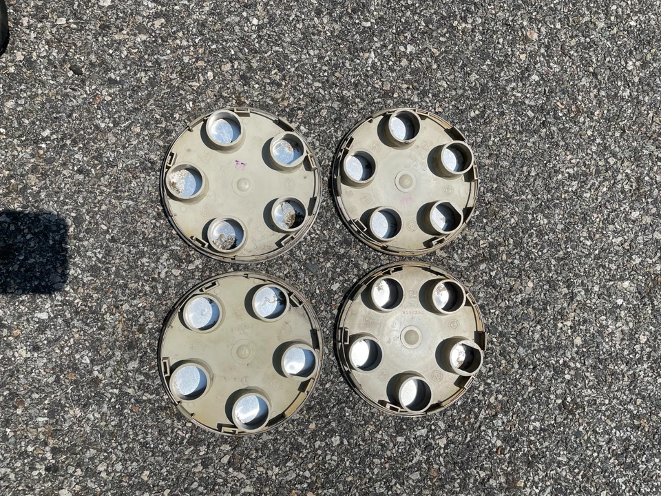 Tapacubos originales Oldsmobile Silhouette 1997 a 2000 9592390 Foto 3 de 4