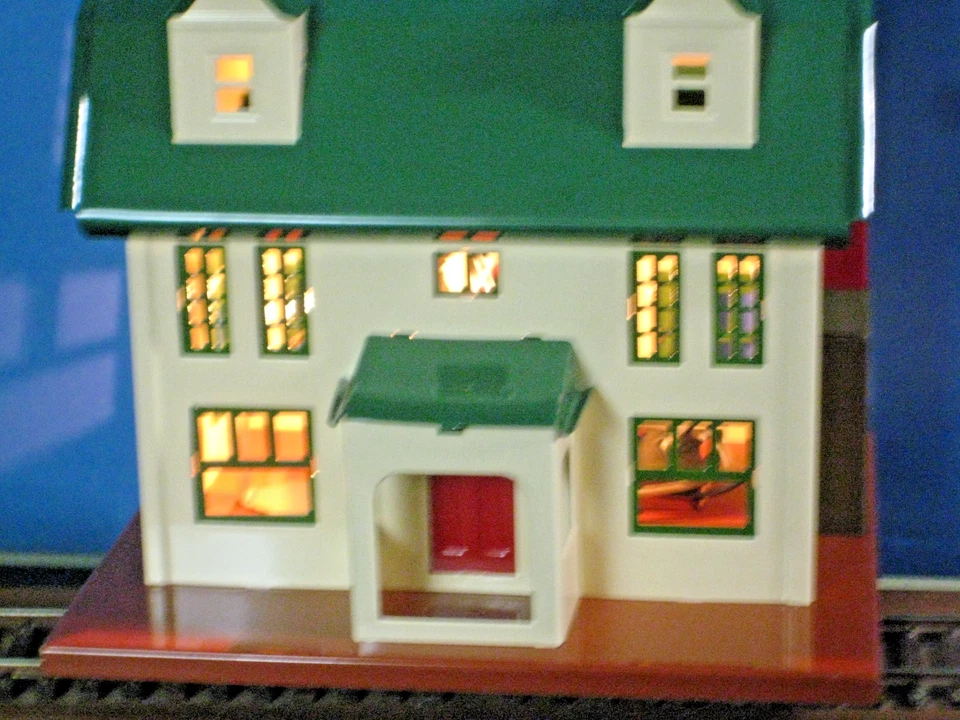 Nuevo Lionel #189, VILLA Crema y Verde, funda transparente original iluminada. Nunca usado Foto 2 de 4