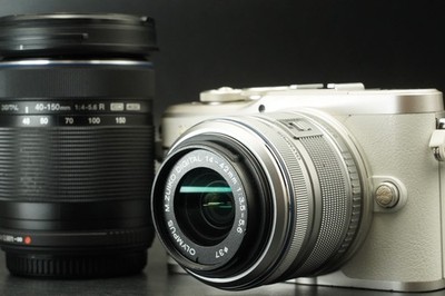 OLYMPUS PEN E-PL9 16,1-MP-Digitalkamera mit 2 Objektiven weiß -2612...