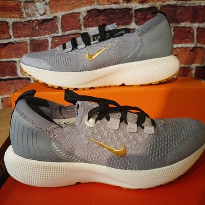 Women's Nike React Escape RN Flyknit Grey Metallic Gold DC4269-003 Size 9