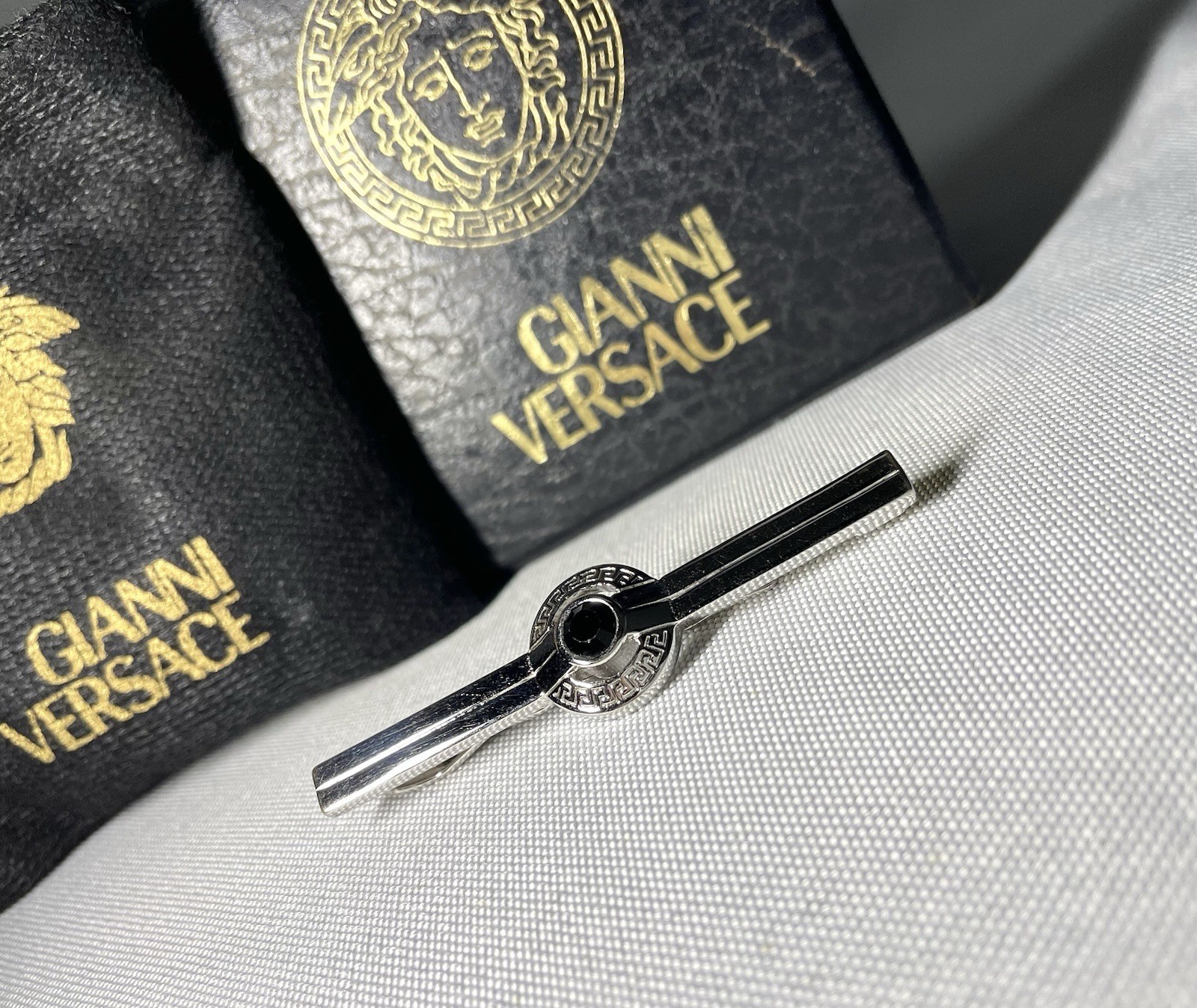 Auth Gianni Versace Greca Design & Black Stone Decor tie clip bar chrome silver