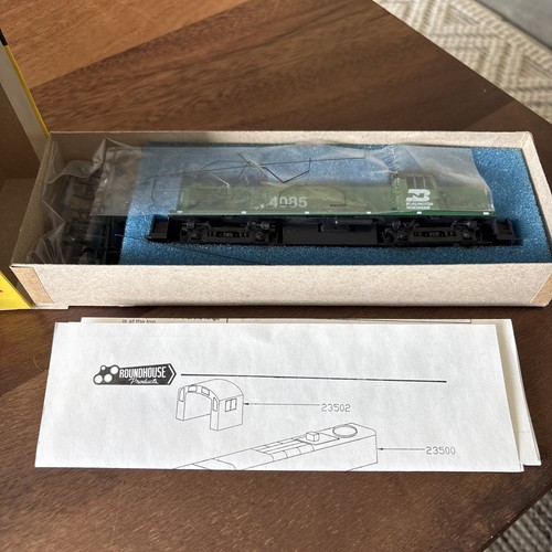 Locomotora diésel Roundhouse HO Burlington Northern BN 4085 Alco RS-3 #2389 nueva | Zustand: New
