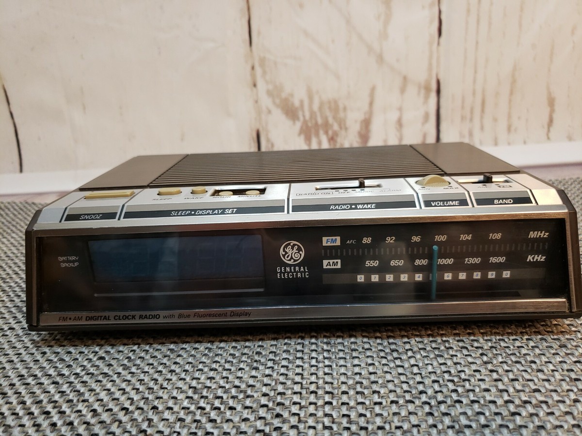 Vintage 1980s General Electric GE 7-4646a Am/fm Digital Clock