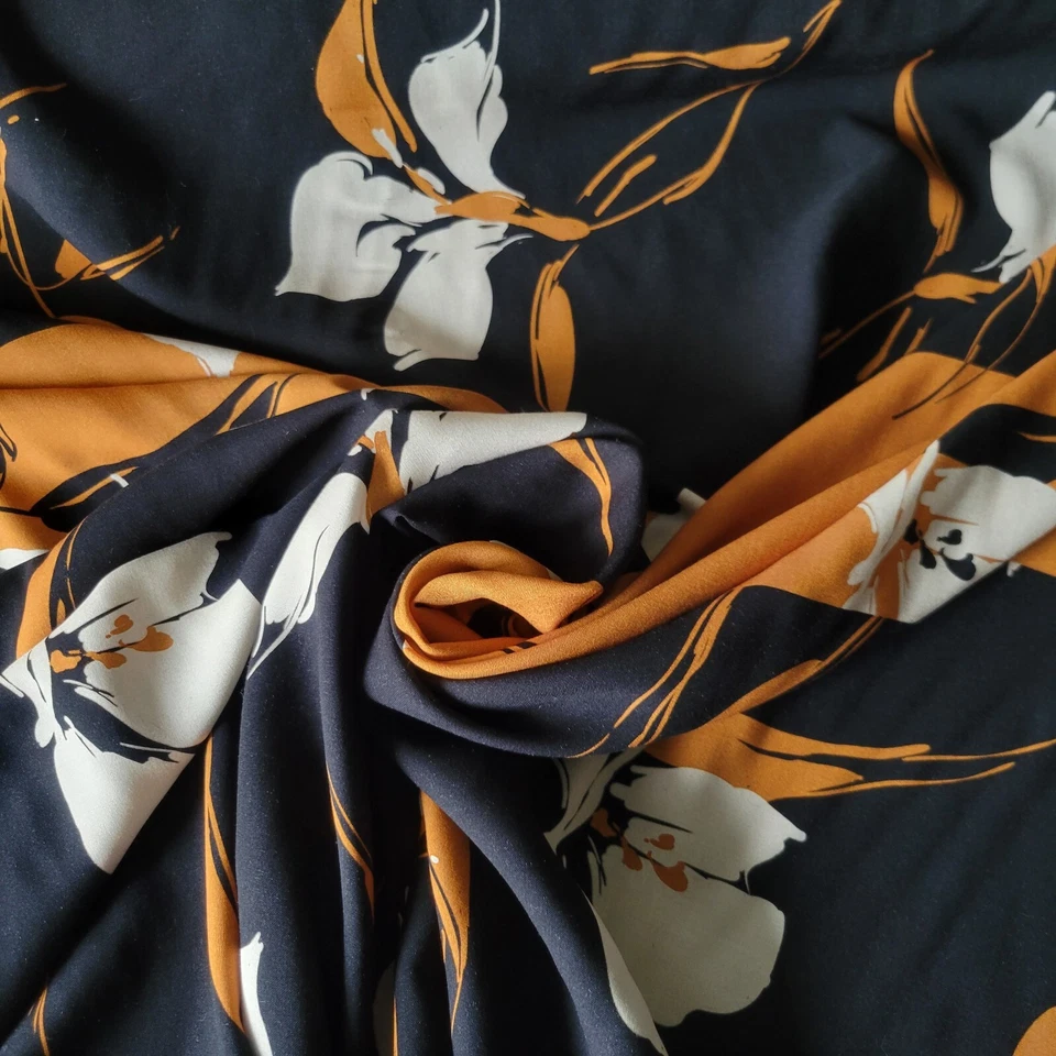 Черная, серо-коричневая, оранжевая вискозная ПАНЕЛЬ из Италии с принтом по границе - современная! - Изображение 2 из 4