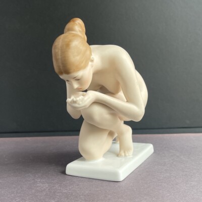 ''Maiden Drinking'' Ernest Wenck Rosenthal Germany Porcelain Figurine *PLS READ*
