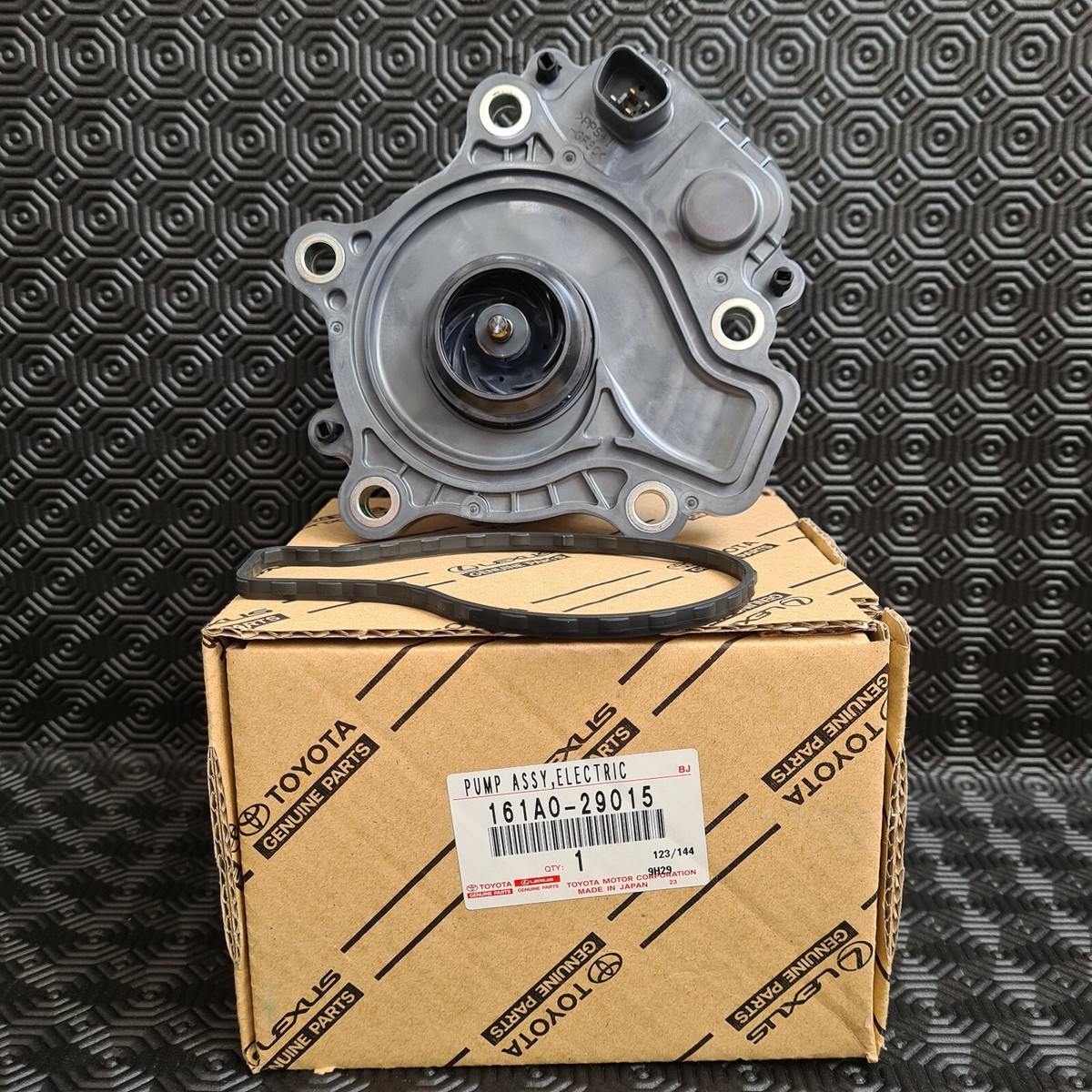 【中古】トヨタ　HV車用ウォーターポンプ161A0-29015 s-l1200.jpg