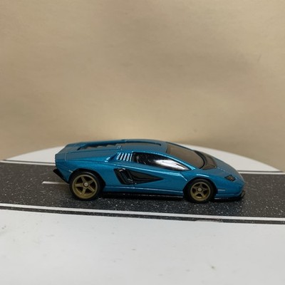 Hot Wheels Premium Boulevard Lamborghini Countach LPI 800-4 Blue-Green 1:64 NM