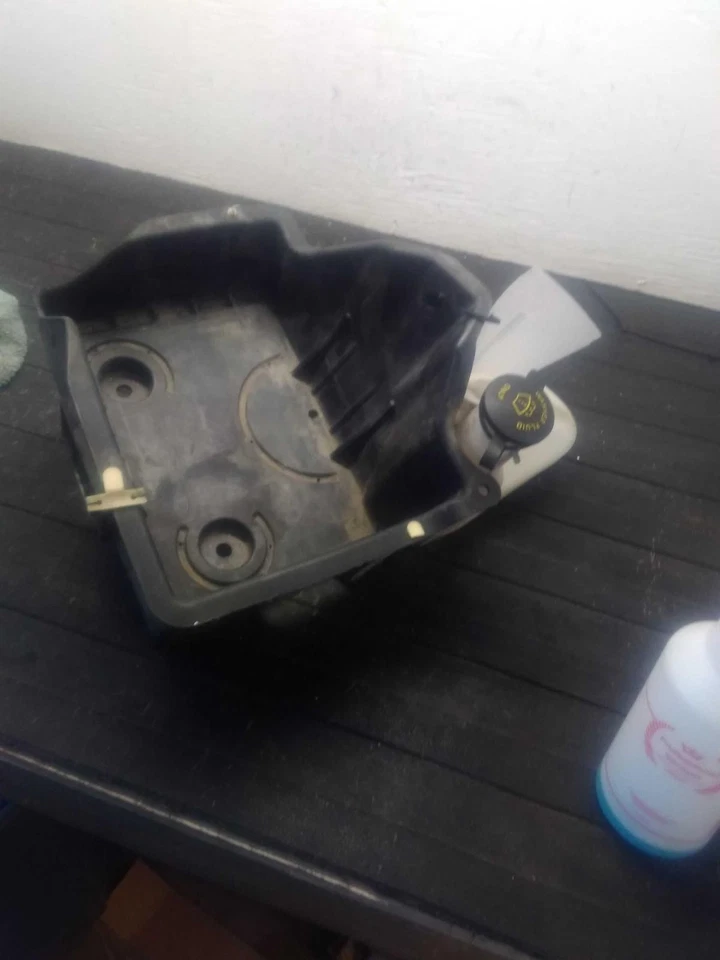 Used Washer Fluid Reservoir fits: 2013 Ford F150 PICKUP includes pump and batter - Image 2 of 4
