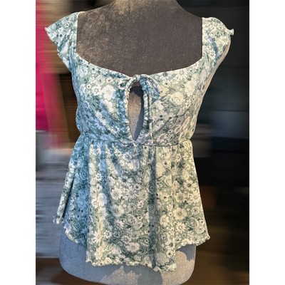 Babydoll Tops Almost Famous & Romwe Floral Flutter Sleeve Size Small 2 Tops
