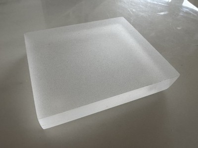 Schwerer Acryl Vitrinenblock mit Füßen Neu ohne Etikett ca. 12 x 10 cm
