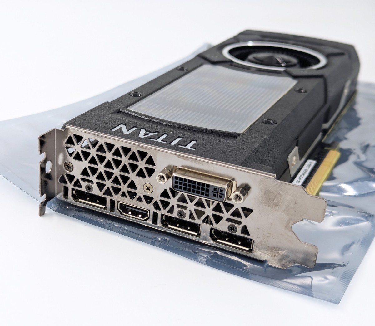 NVIDIA Titan x 中古品 NVIDIA TITAN X Founders Edition Graphics card 12GB DDR5 384bit | eBay