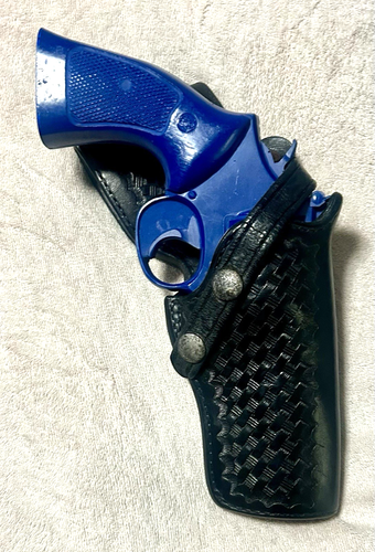 BIANCHI 99R BLACK LEATHER DUTY HOLSTER - RH 4" SMITH & WESSON L FRAME REVOLVERS