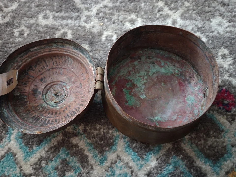 Antigua olla india de cobre Foto 2 de 4