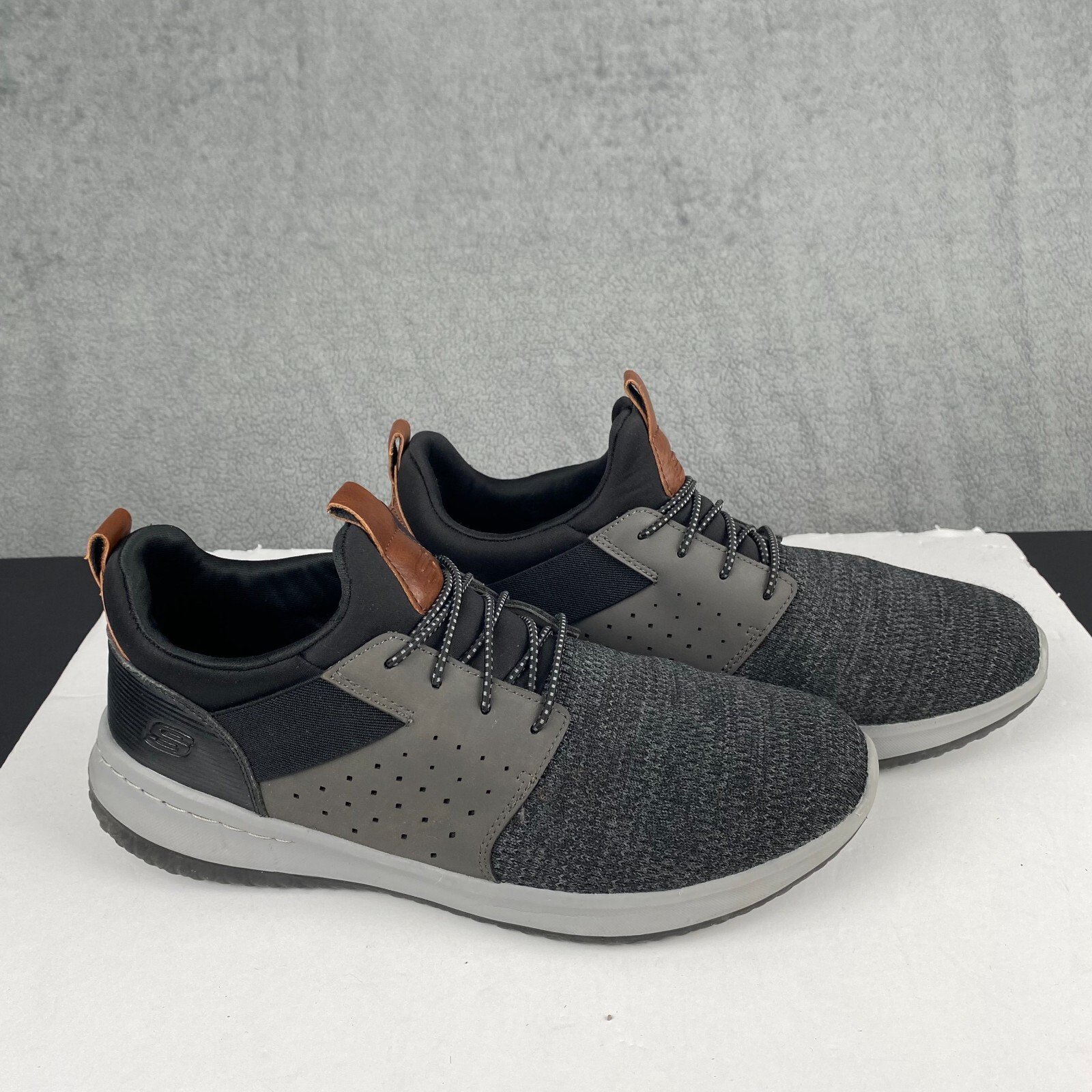 Skechers Classic Fit Air Cooled Mens Memory Foam Sneakers Shoes