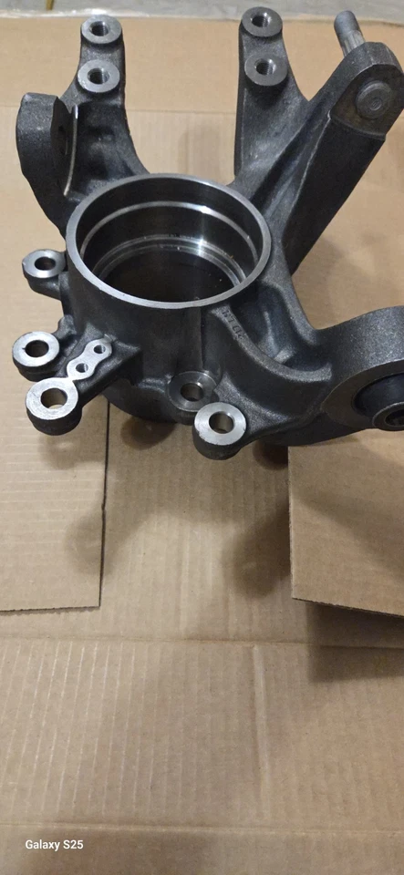 Nudillo trasero Honda Ridgeline 2014 (52215-SJC-A02) Foto 2 de 4