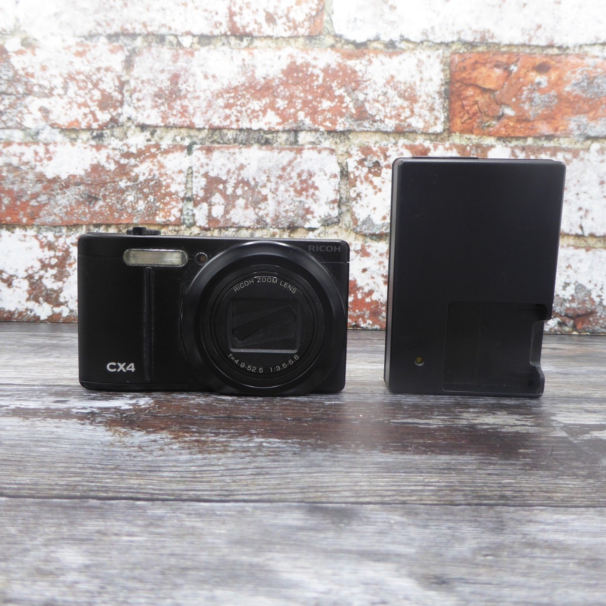 RICOH CX4 コンパクトデジタルカメラ　ブラック　カメラケース付 RICOH CX4 デジタルカメラ ケース付 RICOH CX4 ブラック 純正ケース付き