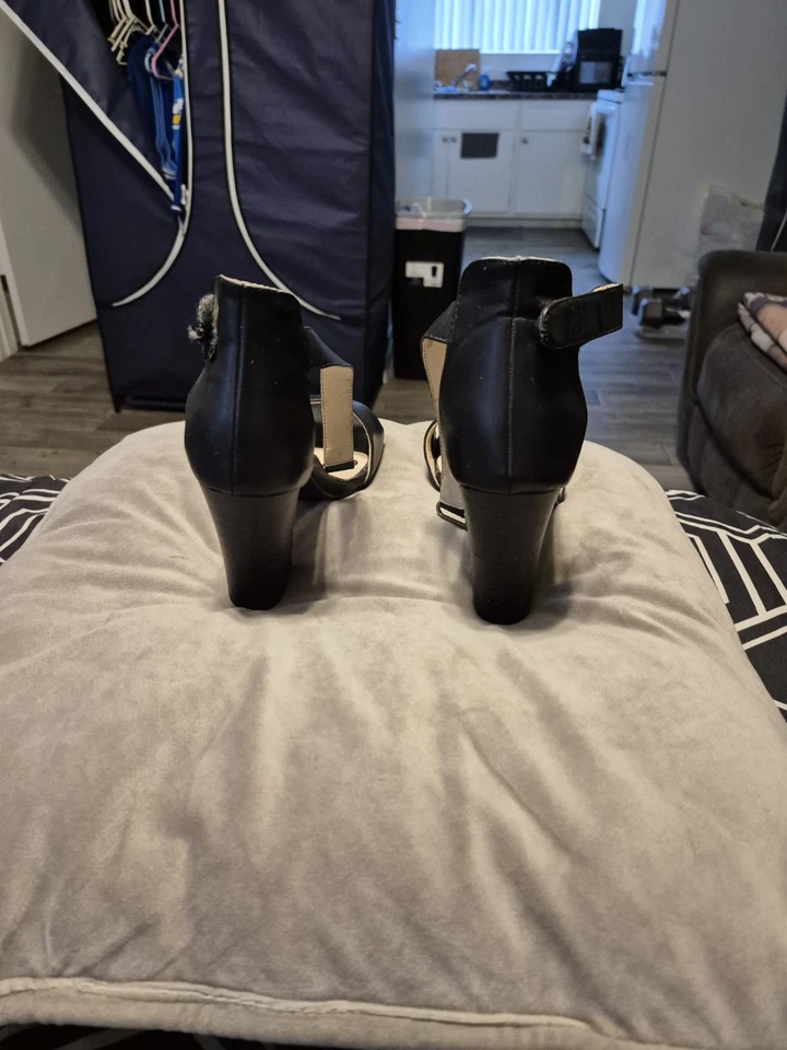 BOMBAS DE CUERO CATHY JEAN: Foto 2 de 3