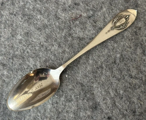 Lunt MOUNT VERNON Sterling Silver Spoon 5-3/4 Inch
