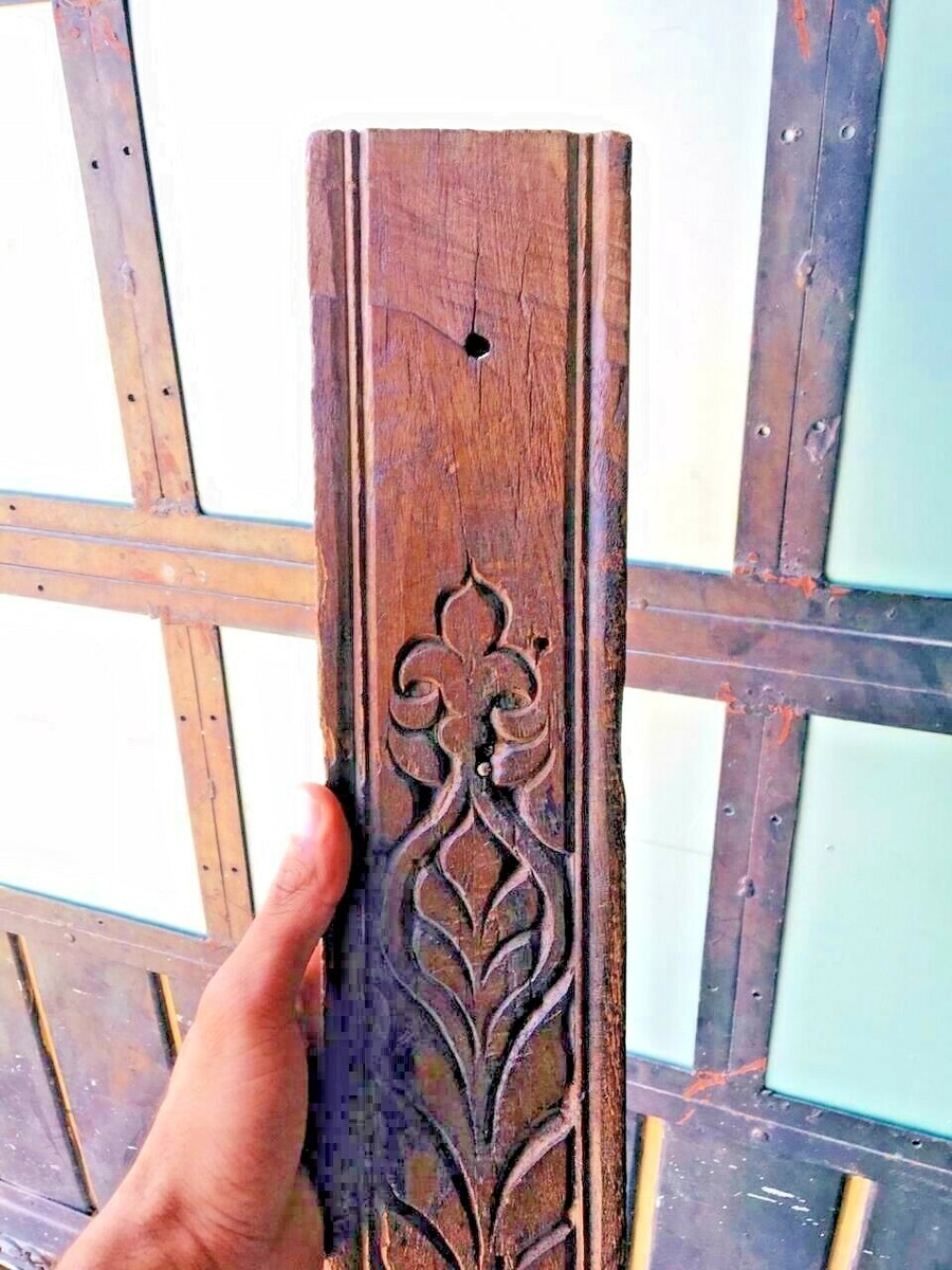 PETIT FRONTON, DESSUS de porte en bois sculpté fin XIXème: Décor de