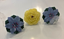 Floating Candles NEW in Packaging SET OF 3 Blue  Yellow