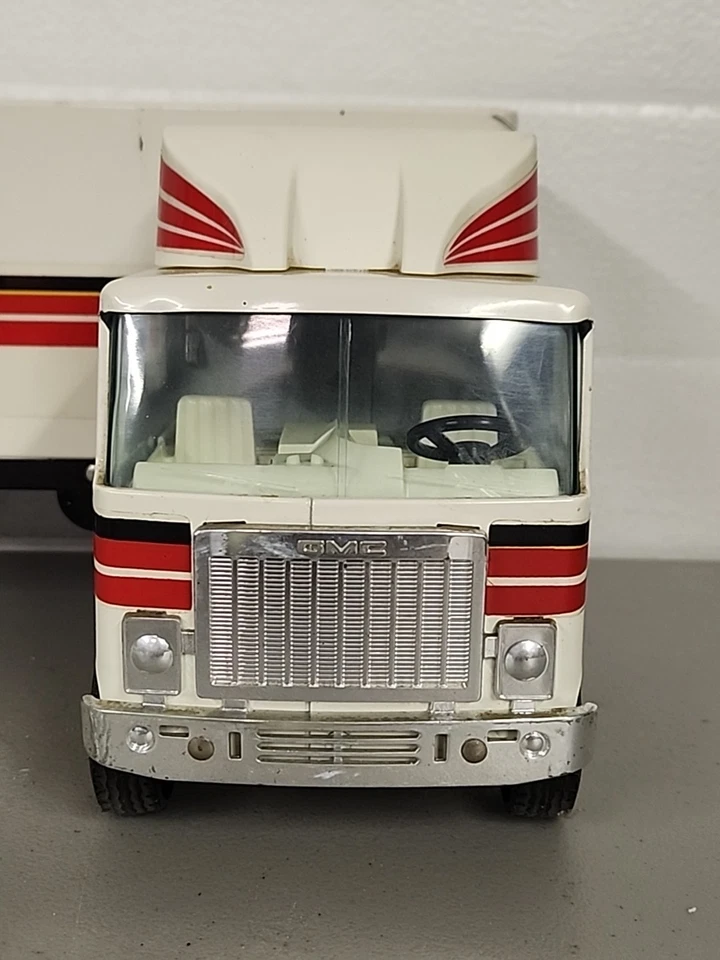 Nylint GMC Semi Truck Versatile Tractor 875 - Image 4 of 4