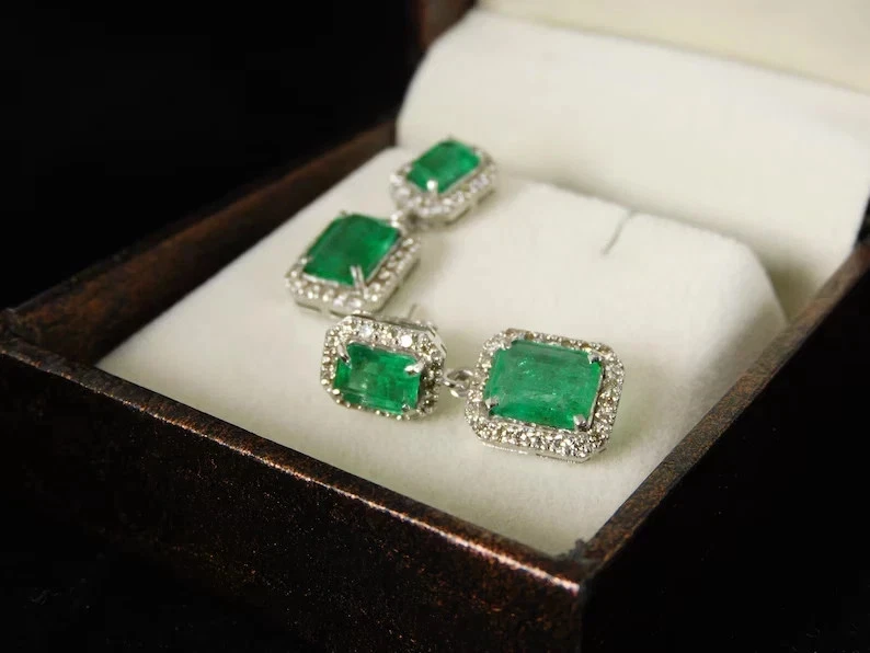 Anillo de boda de oro blanco de 14 quilates con diamantes esmeralda natural de 14,00 quilates talla esmeralda Foto 4 de 4