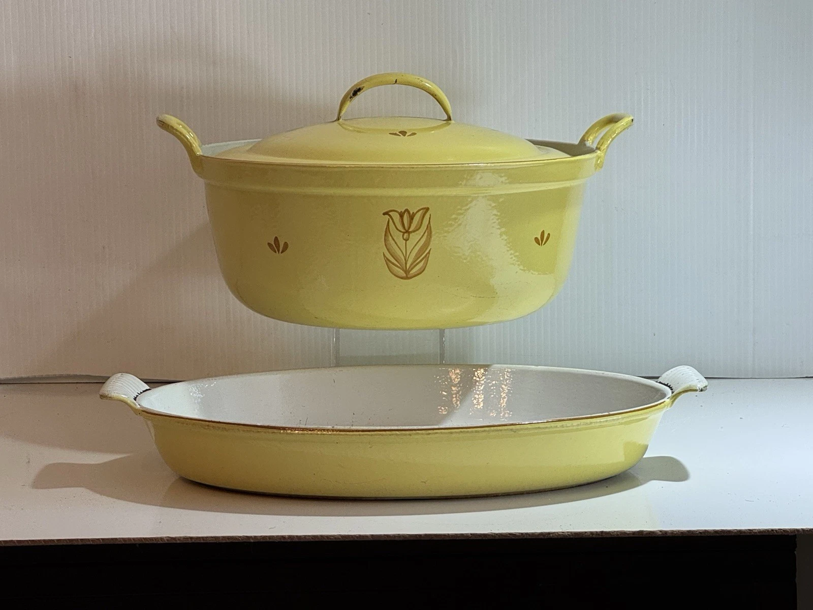 1940s VINTAGE Cast Iron Dutch Oven & Casserole Pan Dru YELLOW Tulip Holland