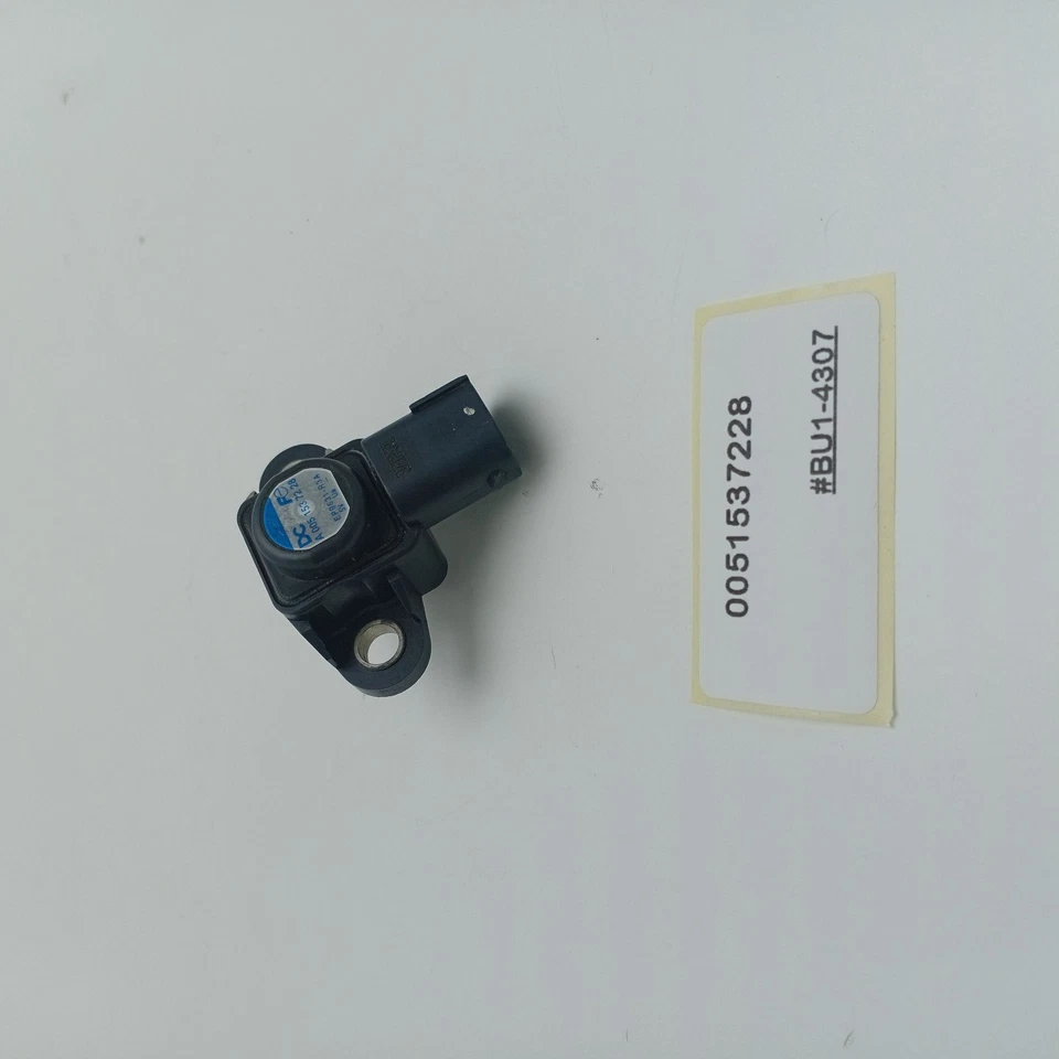2005-2006 Mercedes-Benz CL65 AMG Manifold Absolute Pressure Sensor 0051537228 - Image 3 of 4