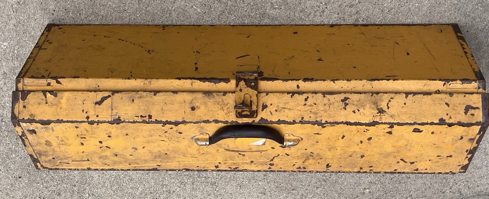 Vintage Lot Of 11 Disston Hand Saws, 3 Misc Saws & Vintage Hip Roof Toolbox