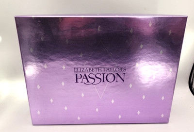 Elizabeth Taylor Passion Perfume Boxed Gift Set Spray Perfume Dusting Powder New