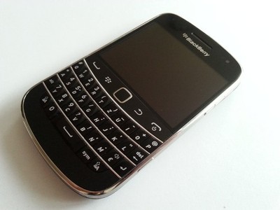 BLACKBERRY BOLD 9900 8GB SCHWARZ TOP OHNE SIMLOCK TASTENHANDY EXTRAS 2,8'' SELTEN