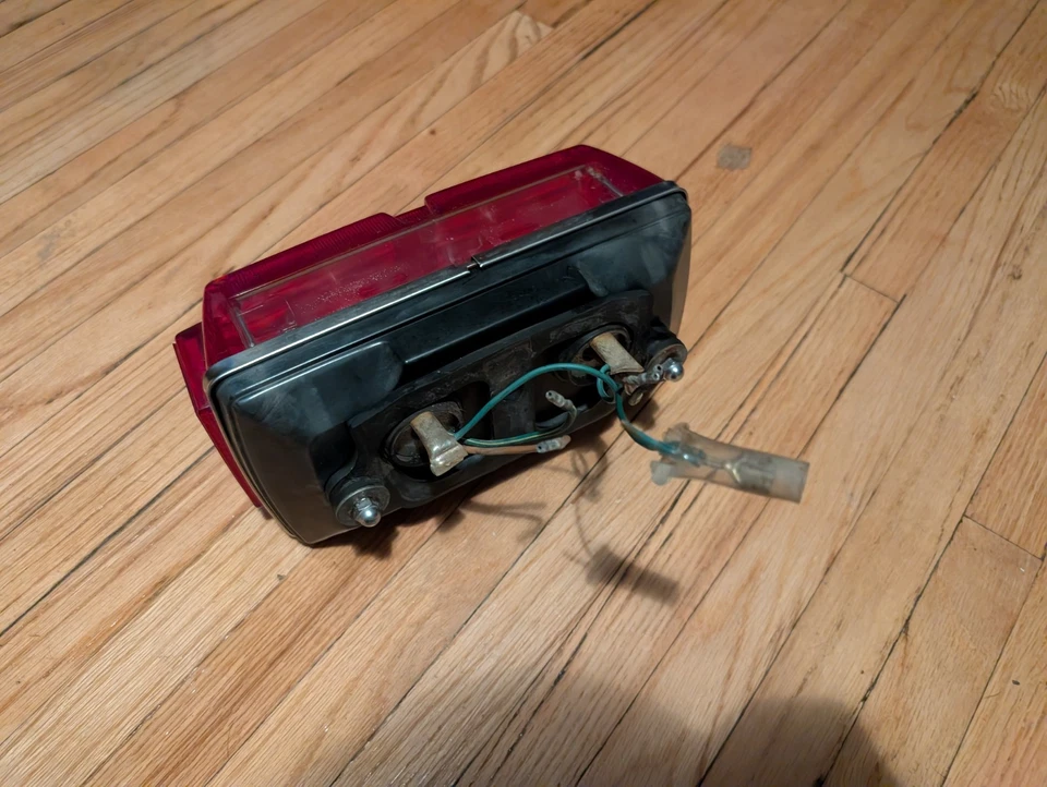 Luz trasera Honda Goldwing GL1100 1982 usada buen estado 1980-1983 Foto 4 de 4