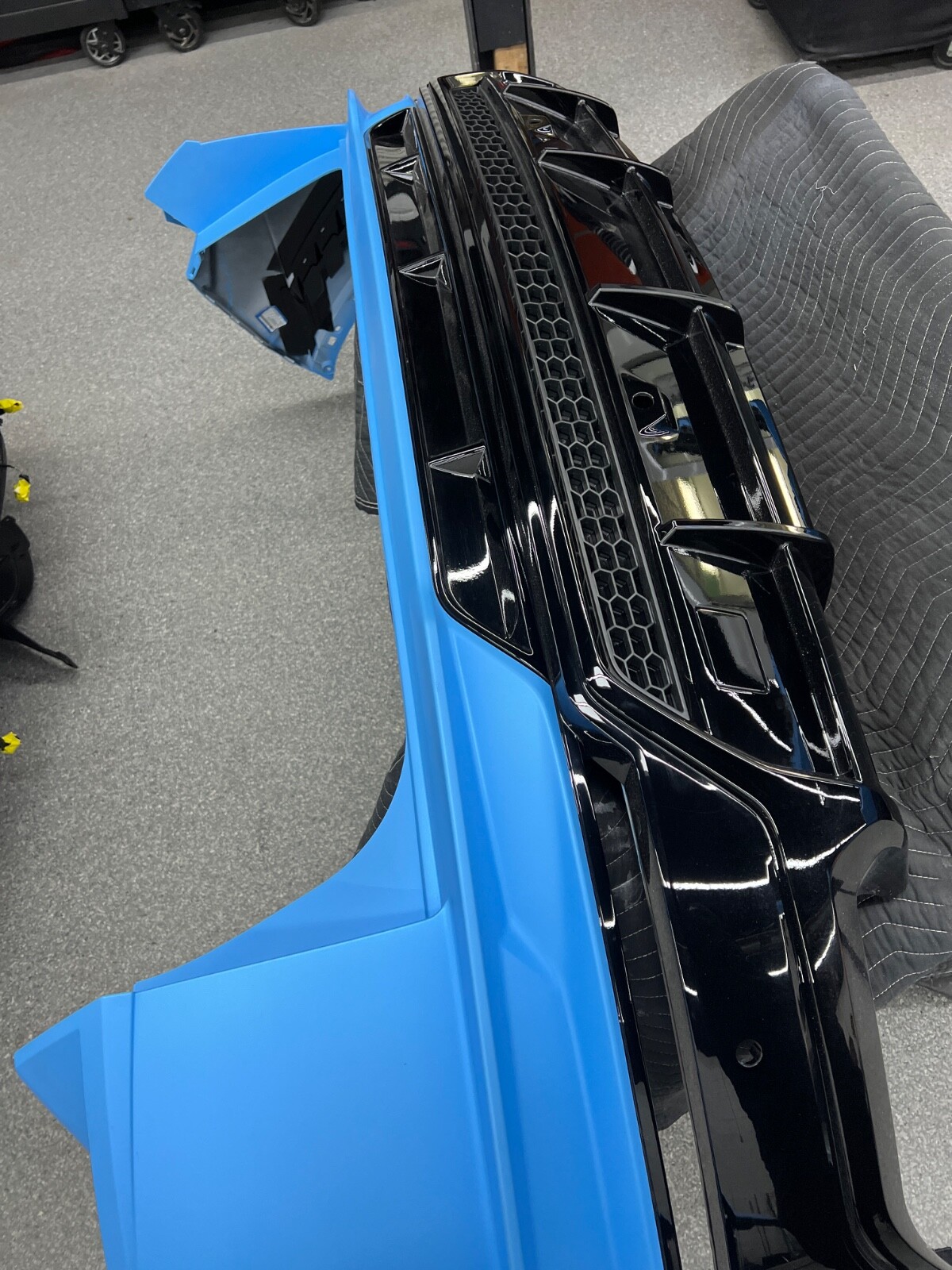 Lamborghini Urus S Rear bumper complete like new Blu Seiler and Gloss Black