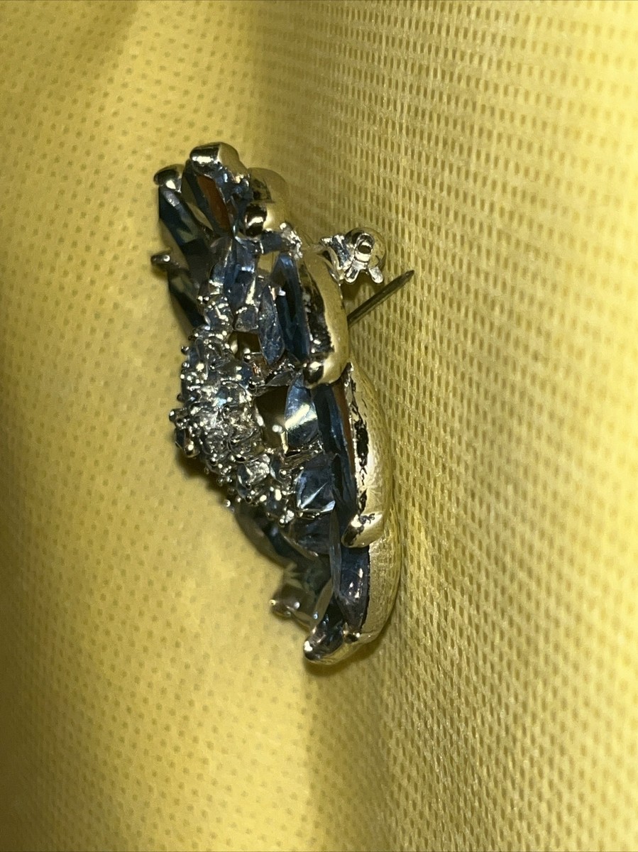 Vintage JULIANA ? Unsigned Brooch Blue Rhinestone Flower Pinwheel