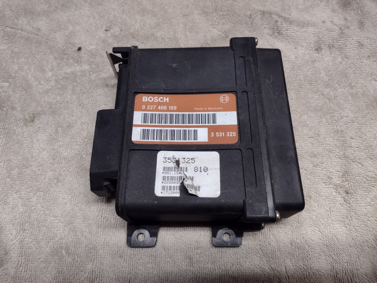 89-93 VOLVO 240 740 940 EZK ECU Ignition LH 2.4 BOSCH 89-93 VOLVO 240 740 940 EZK ECU Ignition LH 2.4 BOSCH