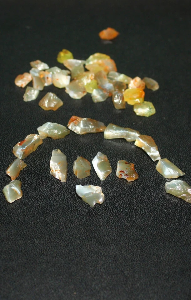 Lote de 70,90 quilates crisoberilo ojo de gato áspero, natural crudo gris y amarillo Foto 2 de 4